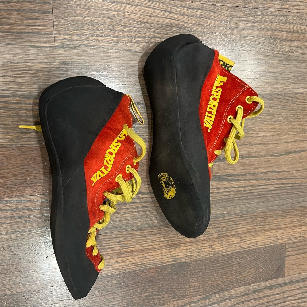 La Sportiva Genious Rock Climbing Shoes 38/8